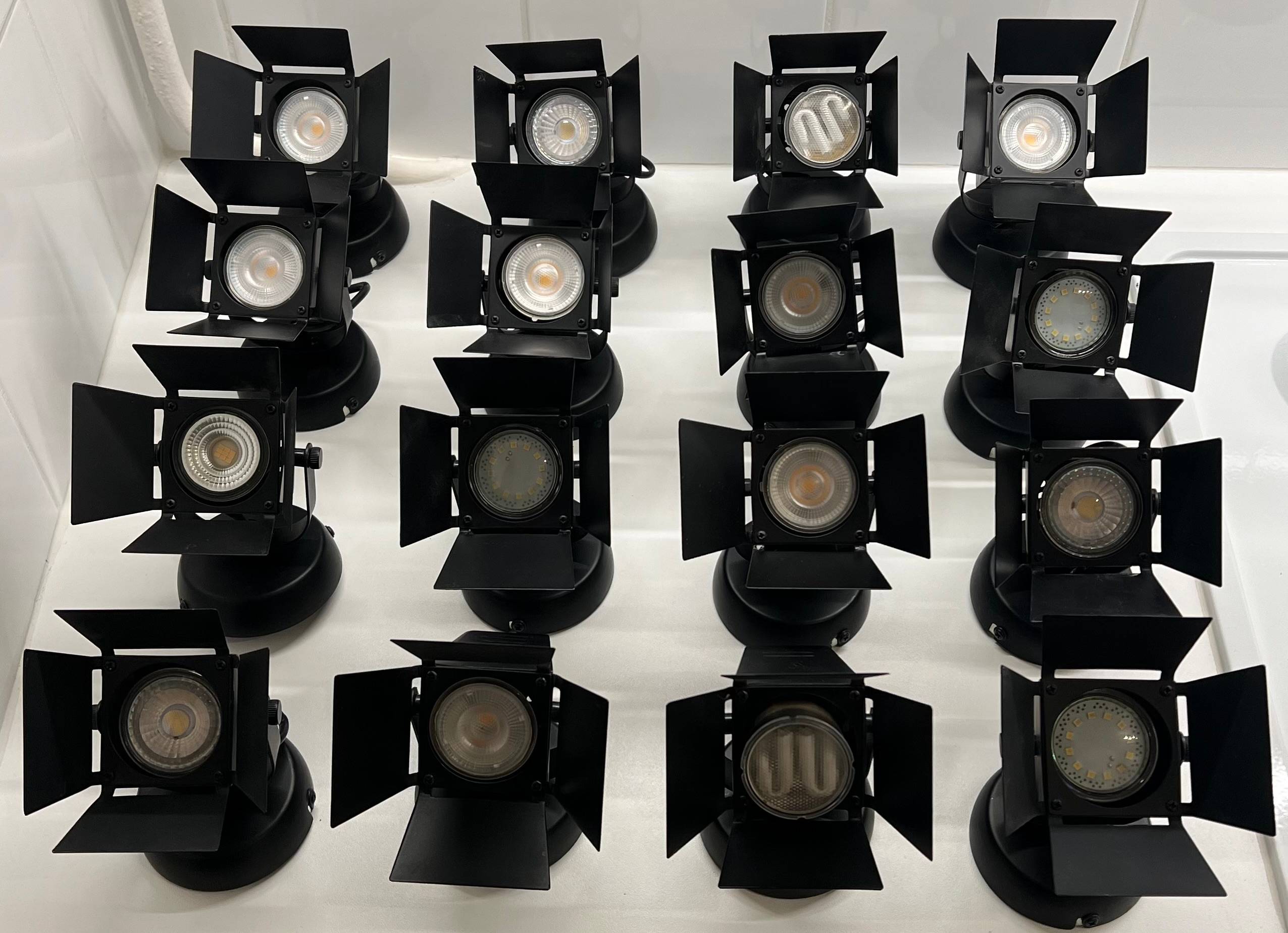 Vends lot de 15 spots noir type cinéma movie avec ampoules incluses