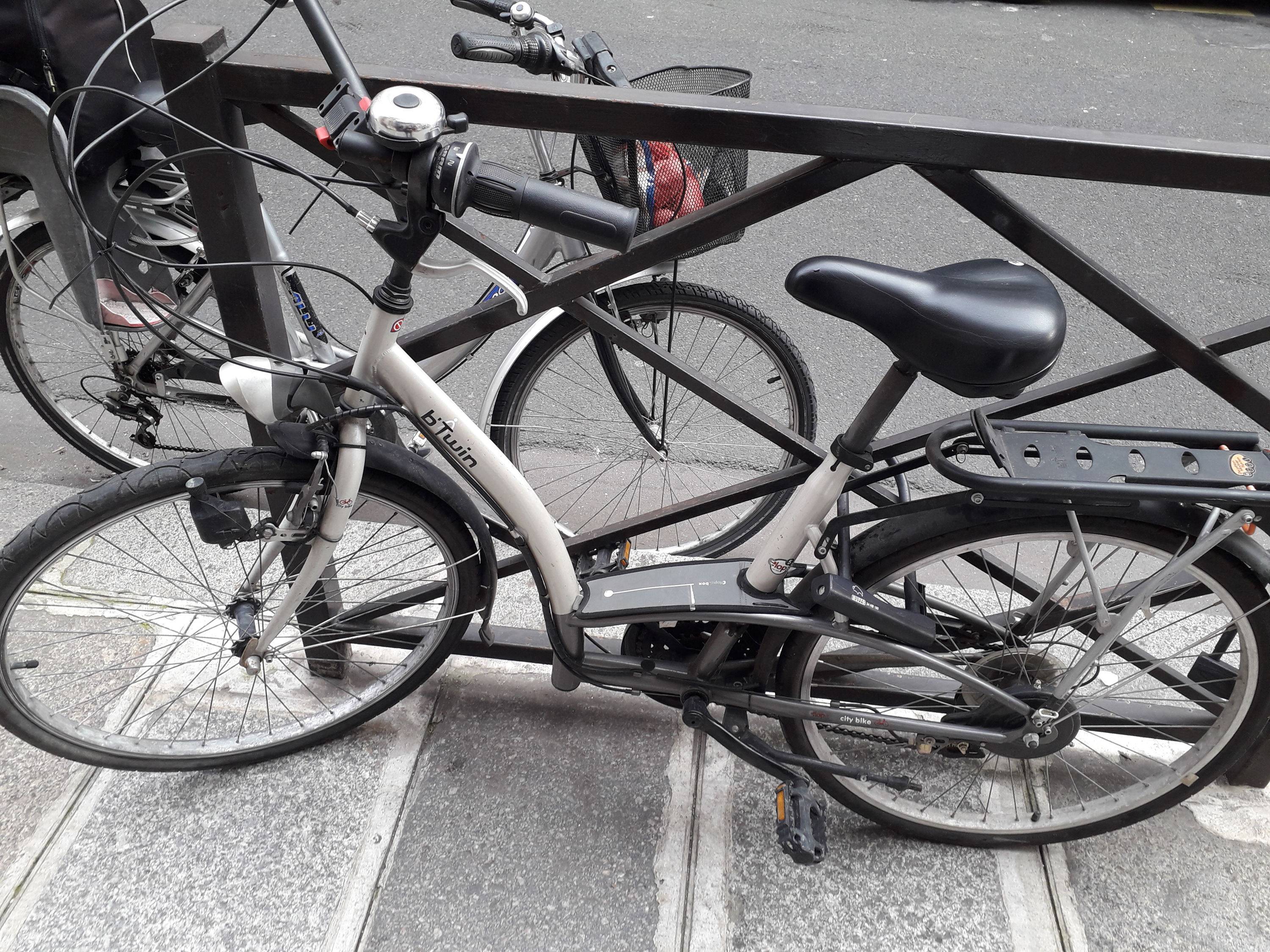 A vendre vélo de ville mixte, 26 pouces, 21 vitesses, 3 plateaux