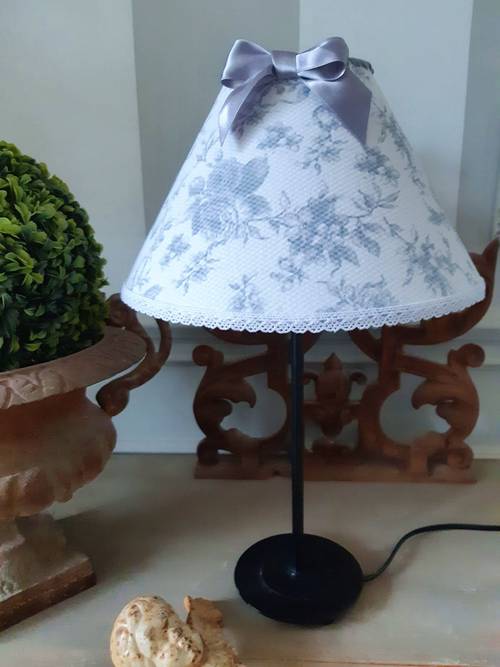 Vends abat jour fleuri gris/blanc