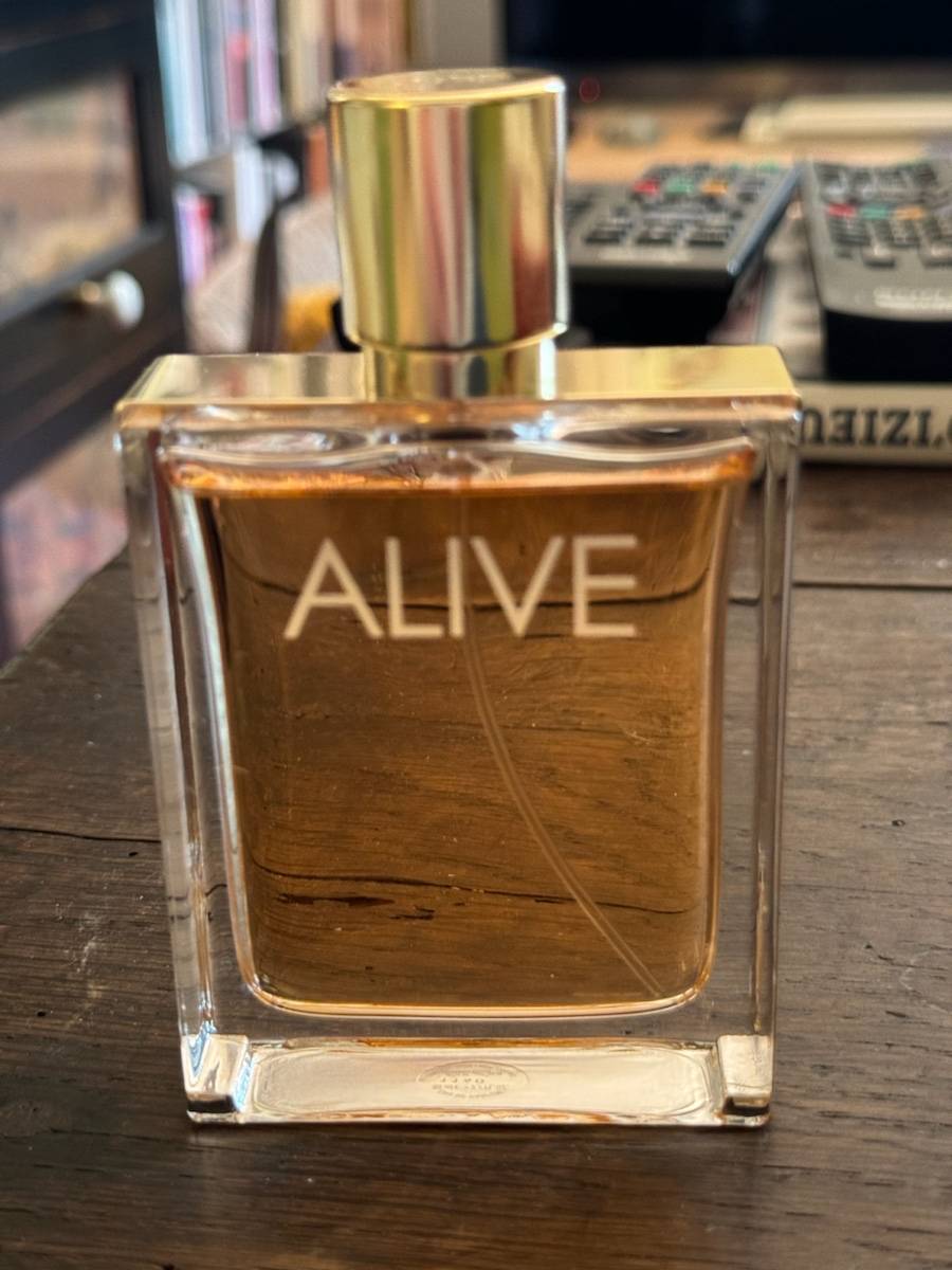 Vends ALIVE, une eau de parfum de Hugo Boss; 80 ml; état neuf sans boite; 60 €