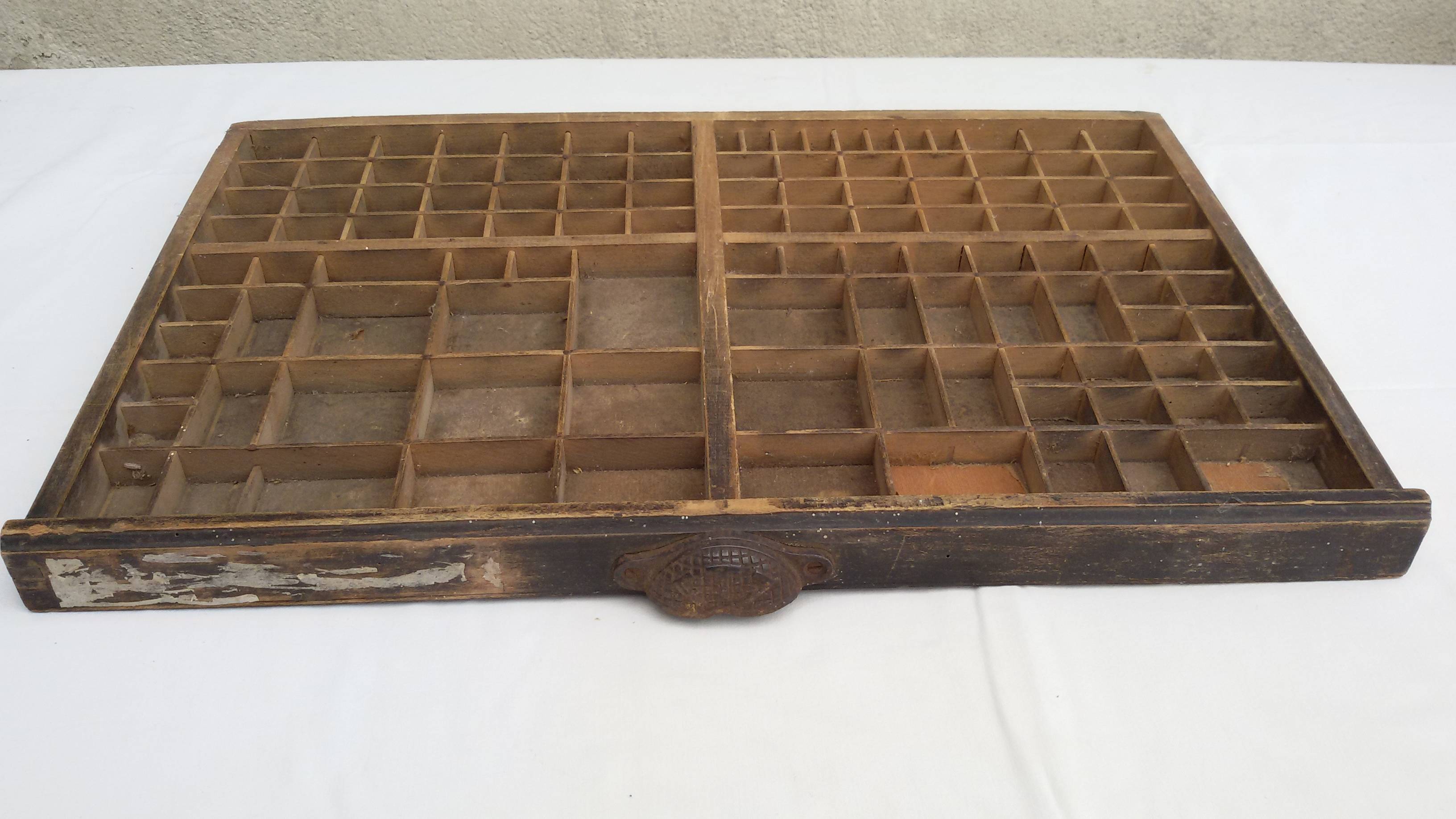 Vends ancien casier typographe
