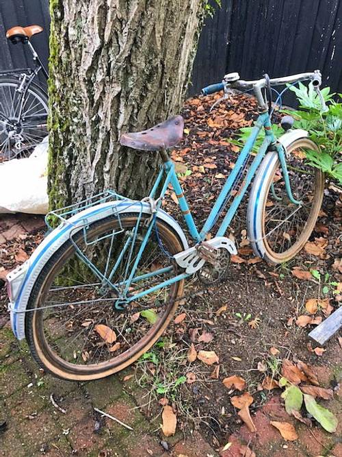 Vends vélo ancien avec jantes en bois