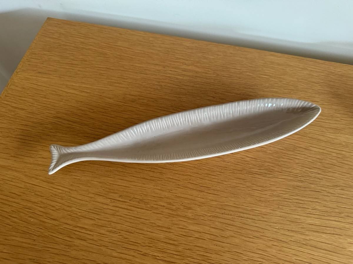 Vends un plat apéritif en forme de poisson marque Le Jardin d’Ulysse neuf