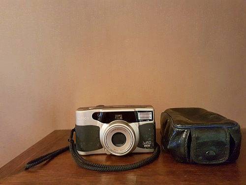 Je vends cet appareil photo de collection KONICA Z-UP 150 VP