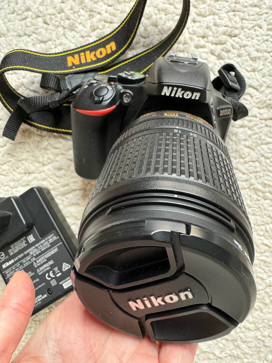 Vends lot appareil photo Nikon D5500 + Objectif AF-S 18-140 mm VR + Fourre-tout + Carte SDHC 8 Go