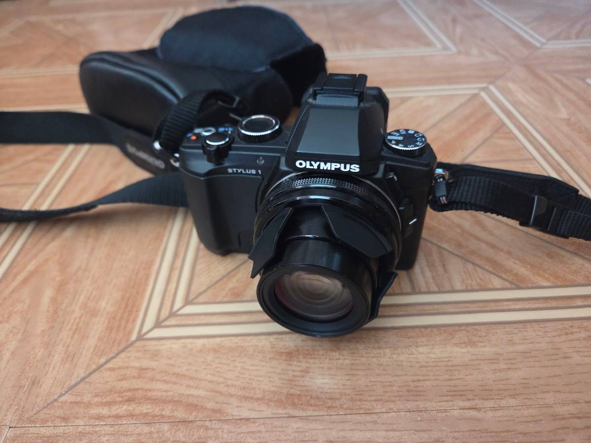 Vends appareil photos numérique OLYMPUS STYLUS 1