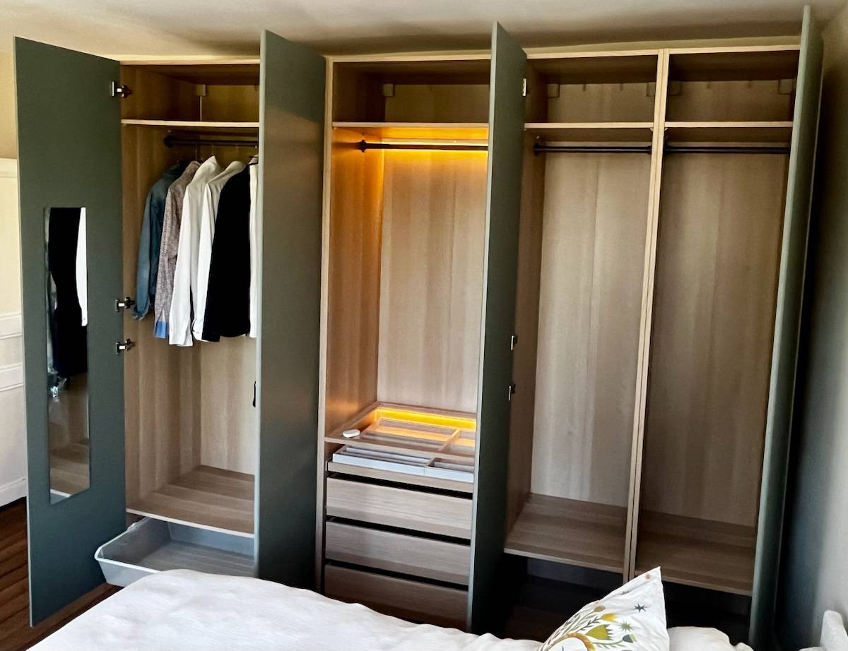 Je vends armoire penderies -PAX - IKEA - elle peut être vendue séparément