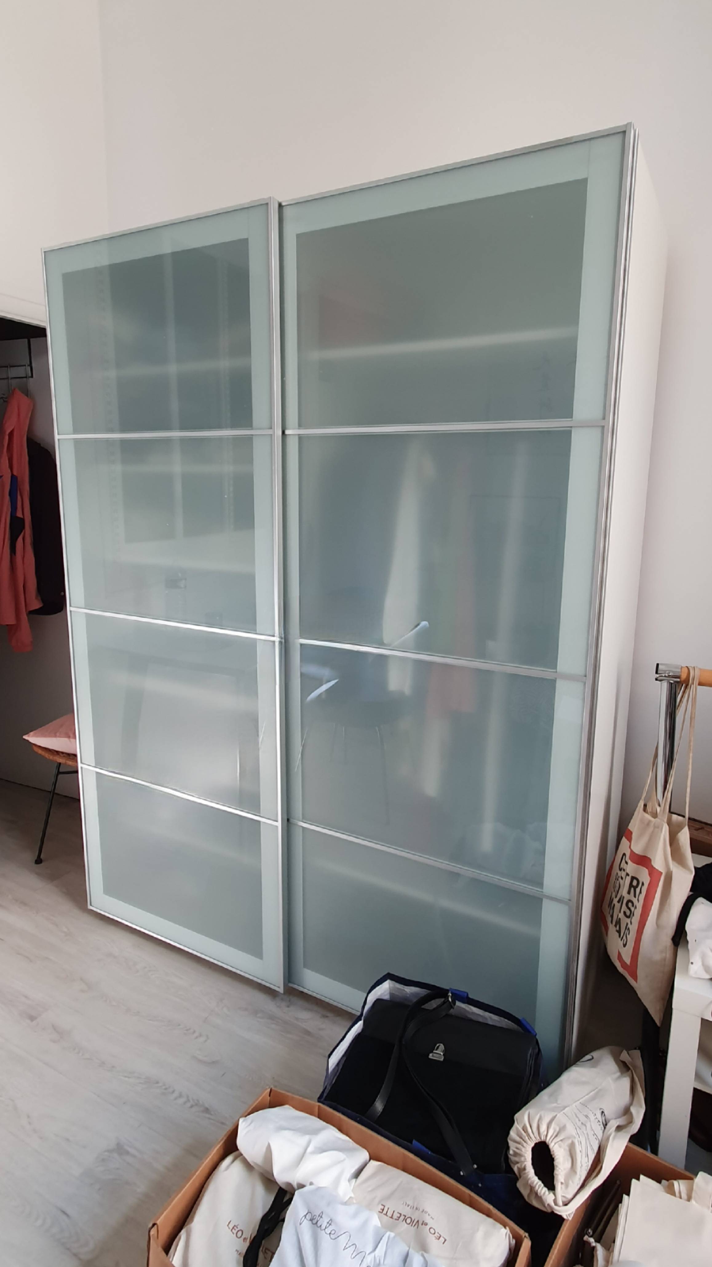 Vends armoire PAX IKEA 2m x 1,50m portes coulissantes vitrées parfait