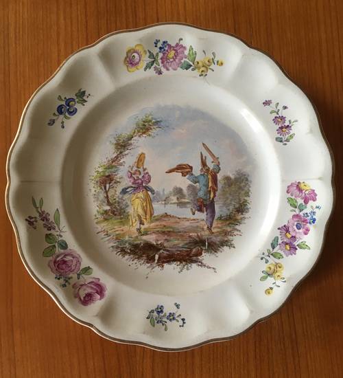 Vends assiette ancienne en faïence de Marseille signée D 24 cm, bon état