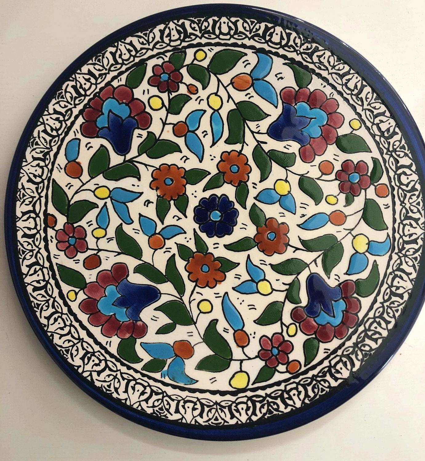 Vends assiette en céramique avec motif floral