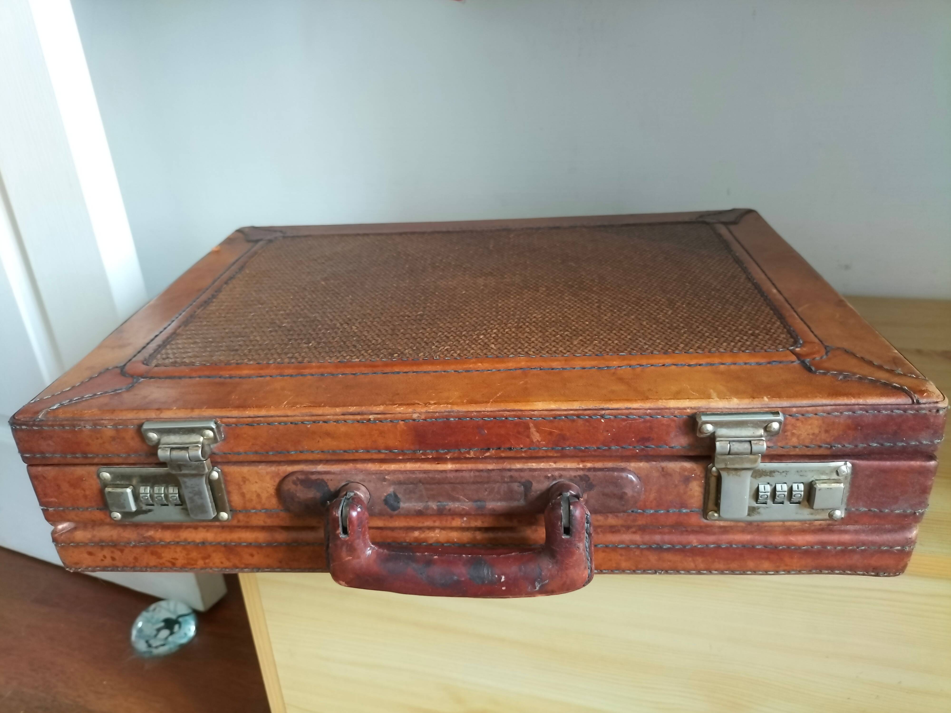 Vends attaché case cuir marron