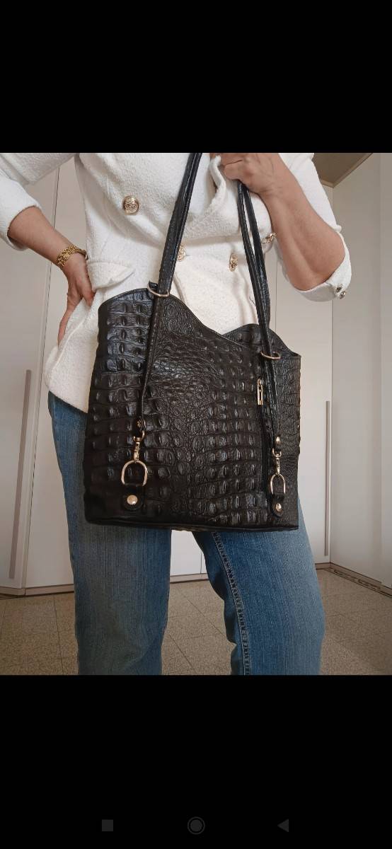 Vends sac main (et à dos) noir, en cuir véritable, made in Italy