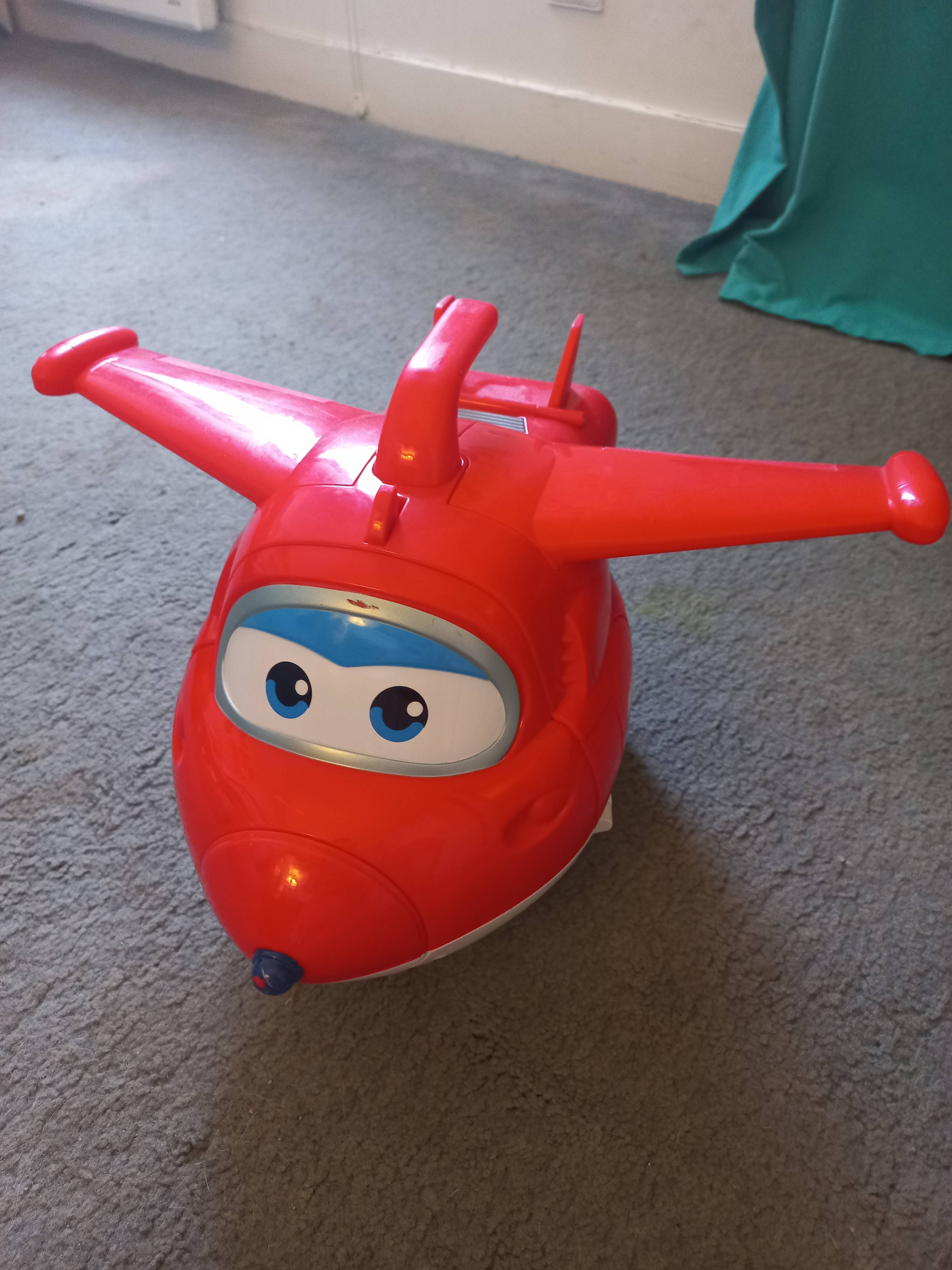 Super Wings Season 7 Super Pets Mini Base Playset with Sound Light, JE