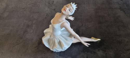 Vends ballerine du lac des cygnes en porcelaine Wallendorf
