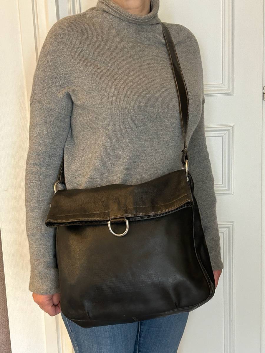 Vends sac à bandoulière en cuir noir Lancel