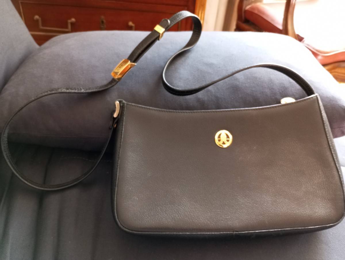 Vends sac à main en cuir noir bandoulière de marque Pourchet