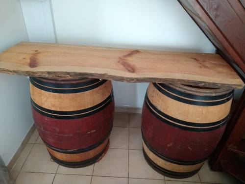 Vends bar - 2 barriques de vin et planche en chene massif