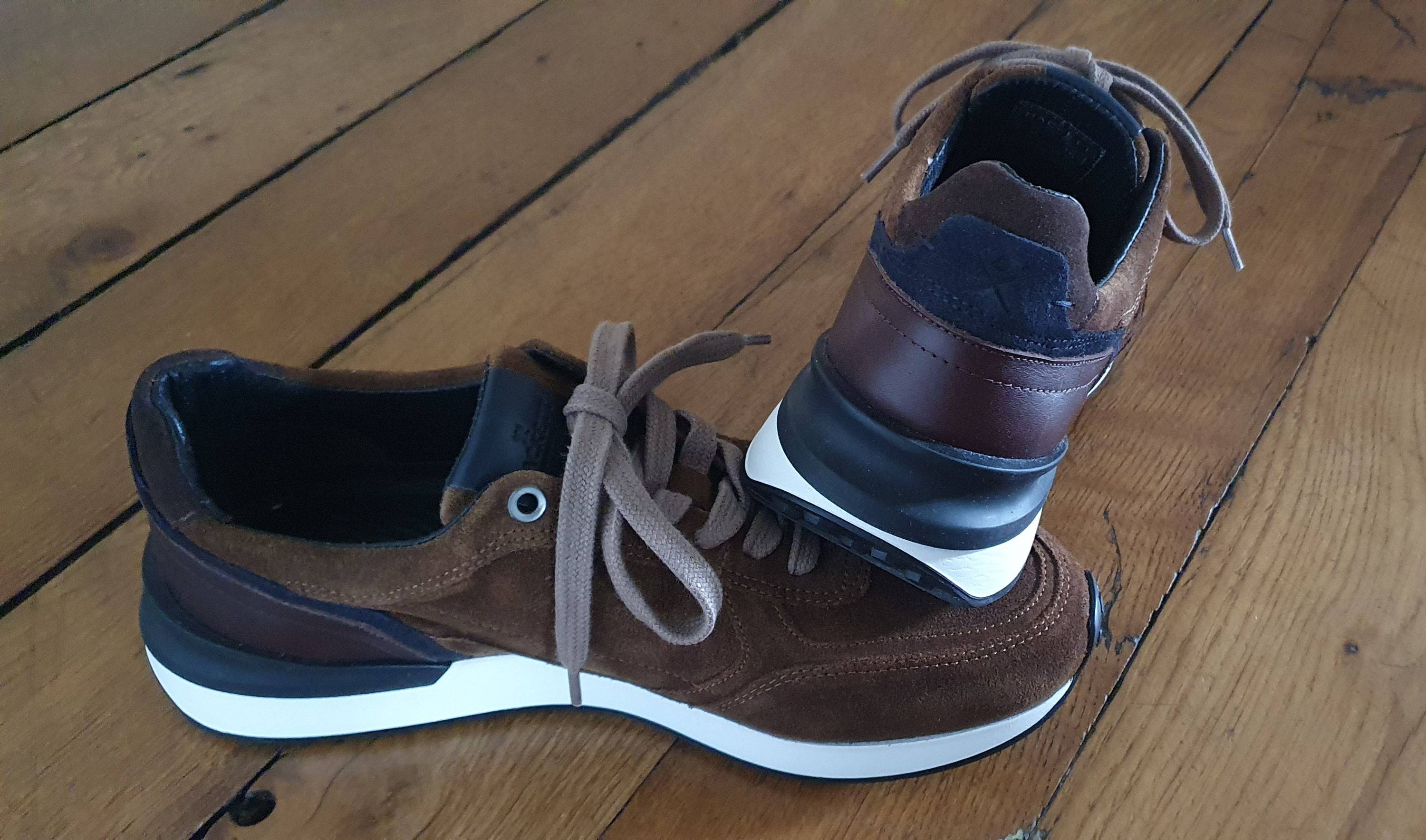 Vends baskets élégantes Hackett London, daim et cuir, coloris marron - Pointure 40, état neuf