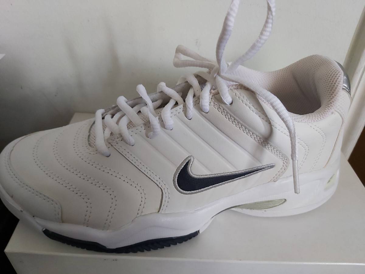 Vends baskets Nike air, neuves, pointure 40