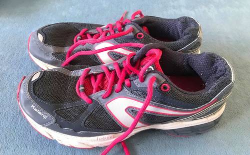 Vends baskets running T41