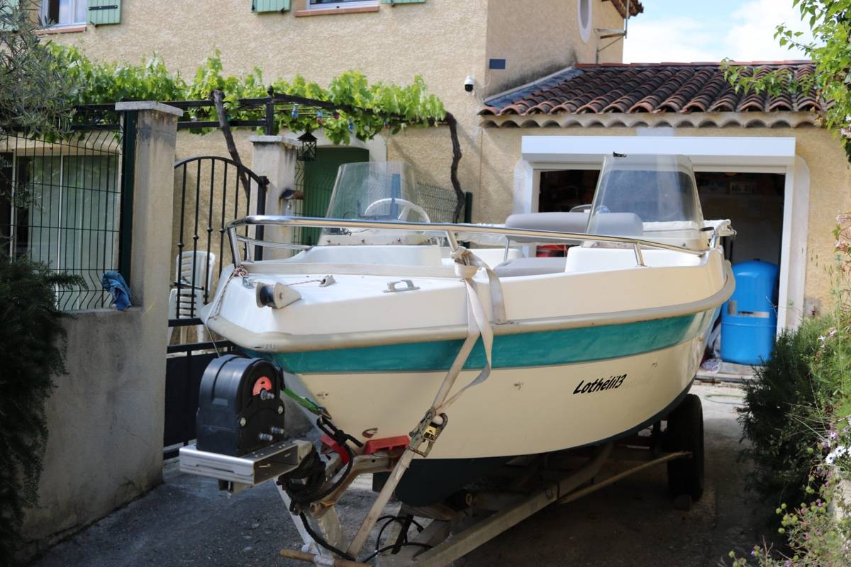 VENDS BATEAU ULTRAMAR, BON ÉTAT, MARSEILLE
