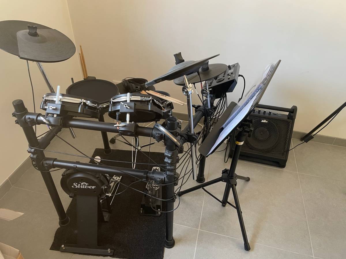 Vends batterie électronique