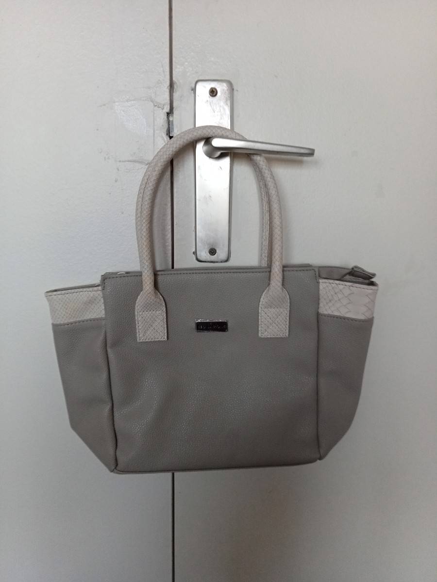 Vends sac à main Ted Lapidus gris clair