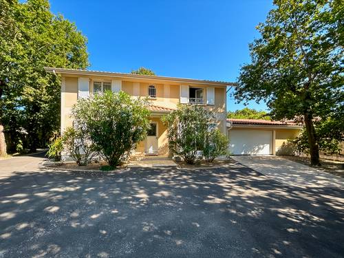 Vends maison 280m² La Hume - Jardin paysagé avec piscine, double garage, idéal investisseur