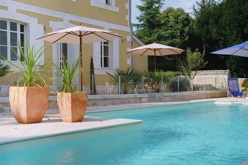 Vends belle maison de village rénovée avec grande piscine 12m et superbe vue dominantes - 4 chambres, 190m², Villefranche-de-Lonchat (24)