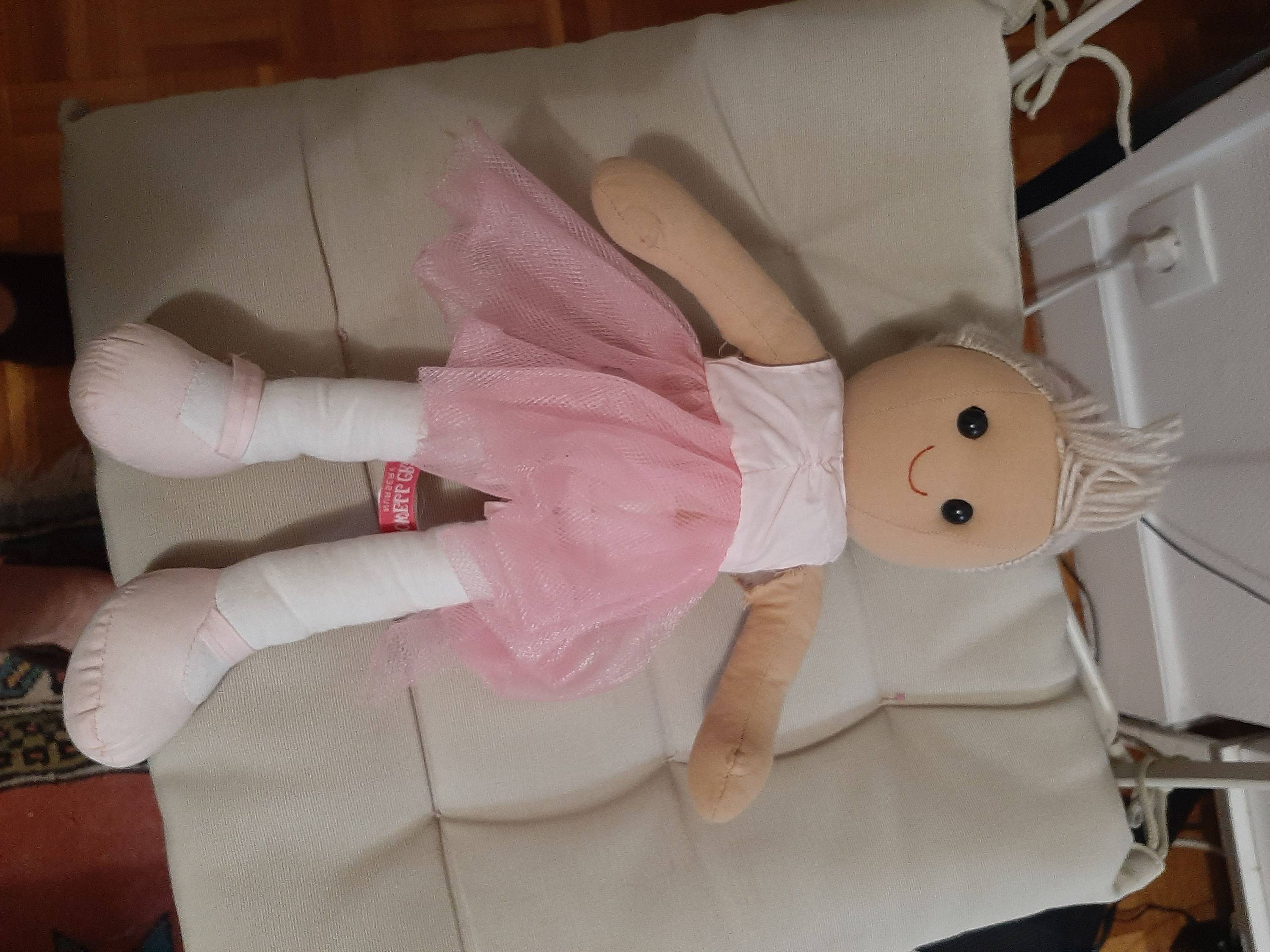 Vends belle poupée en chiffon Powel craft, tenue danseuse à volant et culotte, état neuf