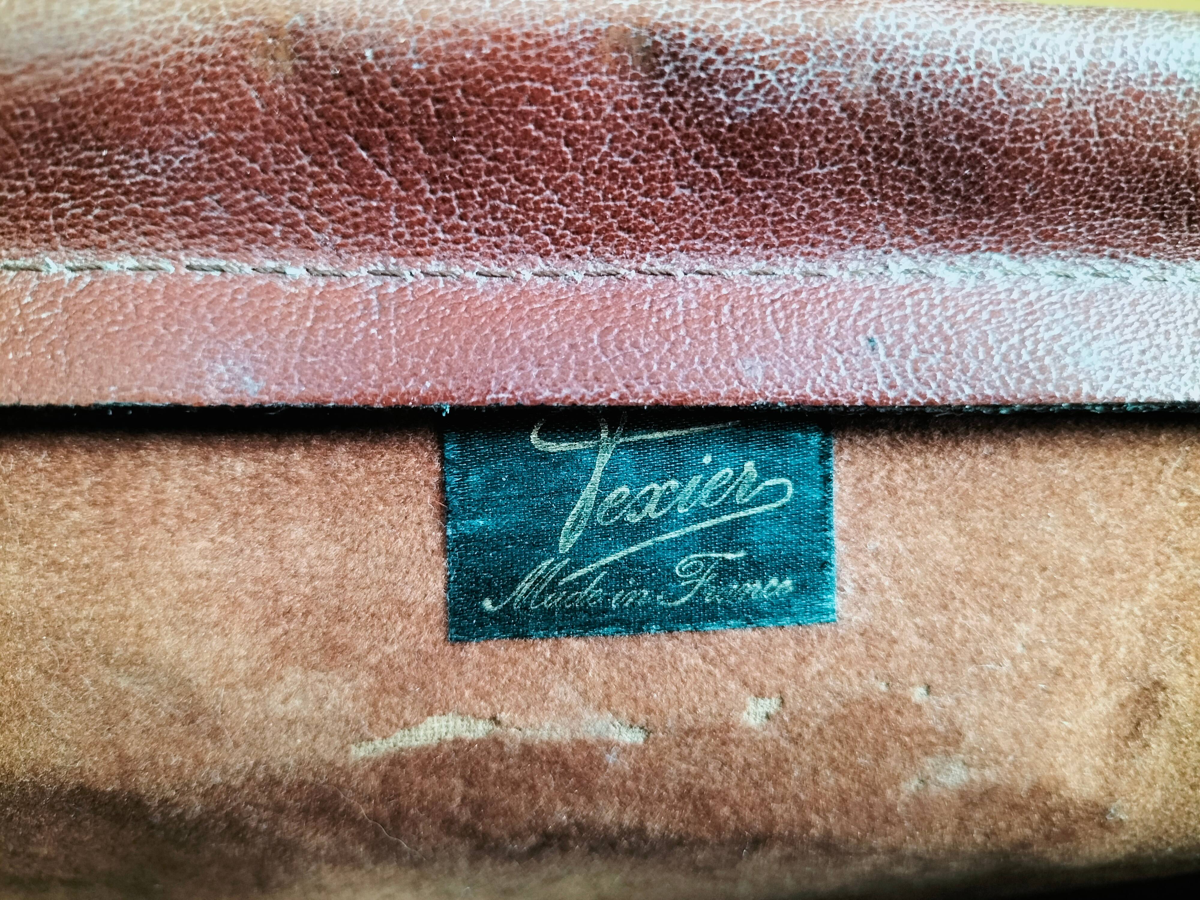 Vends belle sacoche cuir marron marque Texier. Bon état