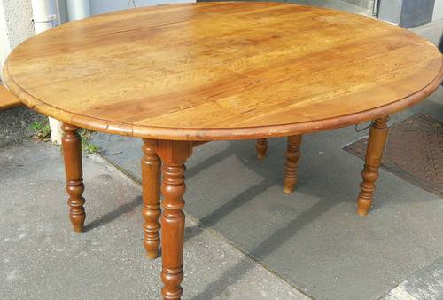 Vends belle table style Louis Philippe