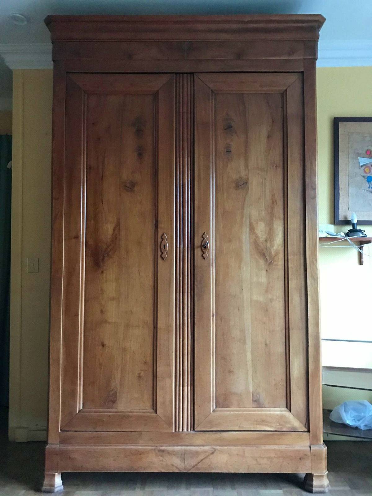 Vends deux belles armoires normandes sur Gens de Confiance