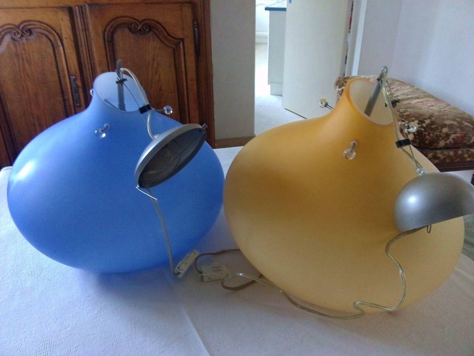 Vends 2 belles suspensions identiques, une bleue et une jaune
