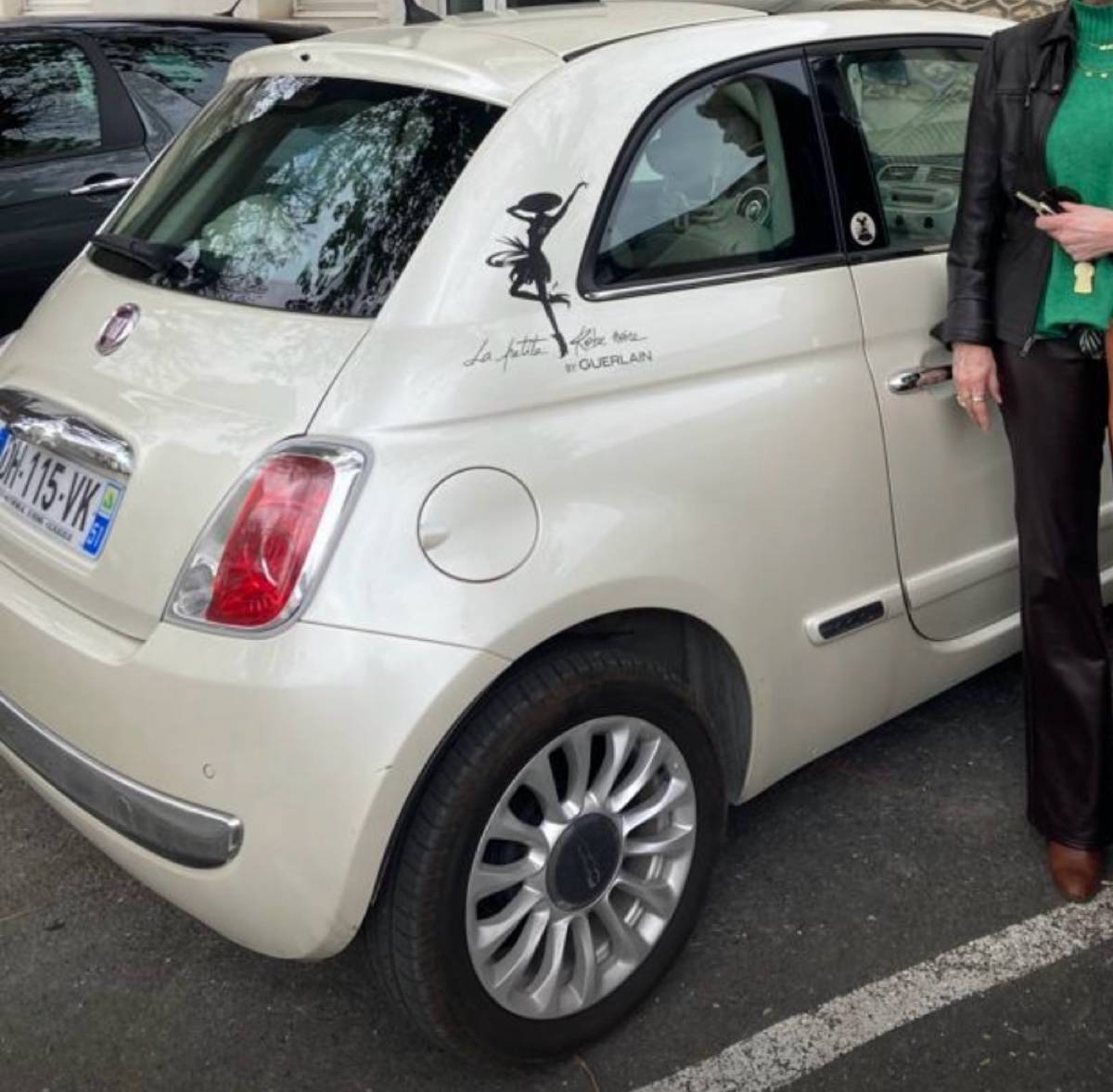 Vends Fiat 500 blanc nacré série limitée Petite Robe Noire de Guerlain, 2014, 94000km cuir T.O