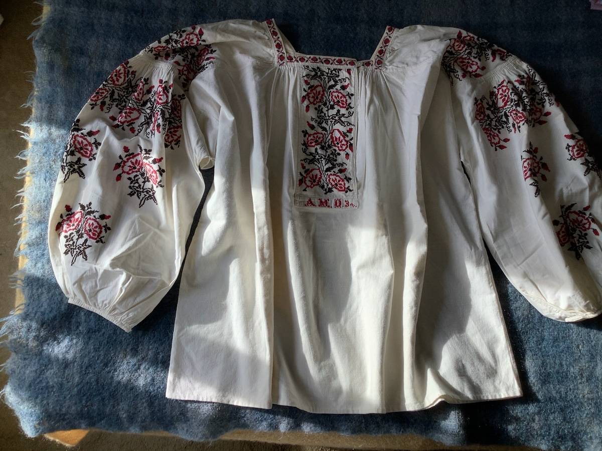 Vends une blouse brodée - Taille L