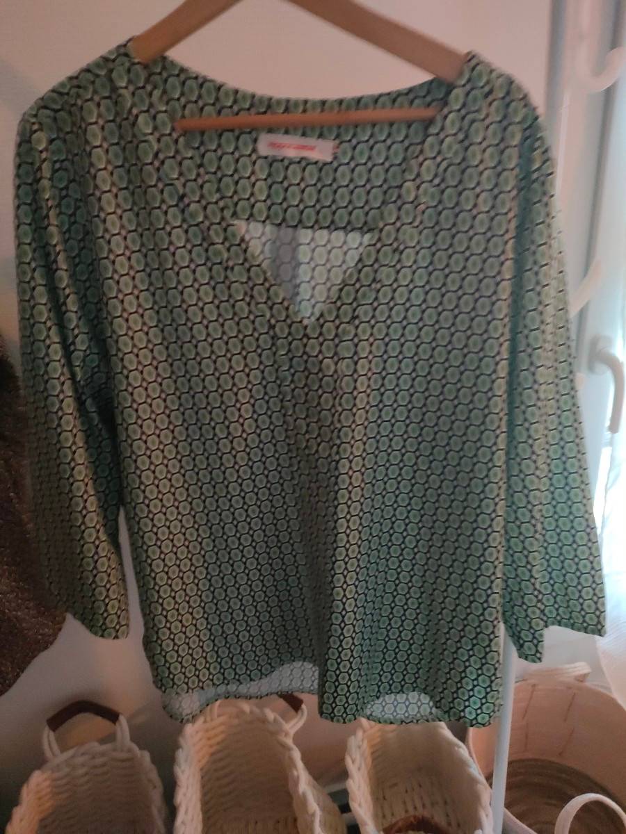 Vends 2 blouses fluides très bon état - Taille L/XL