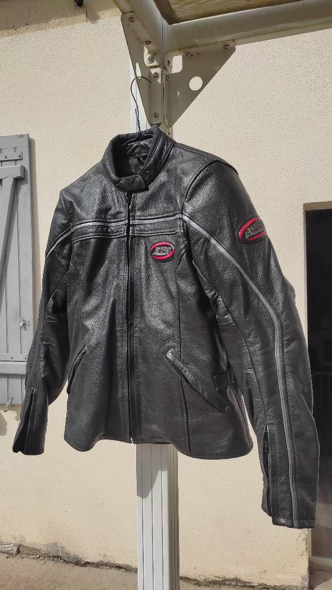 Vends blouson en cuir femme S Arturo