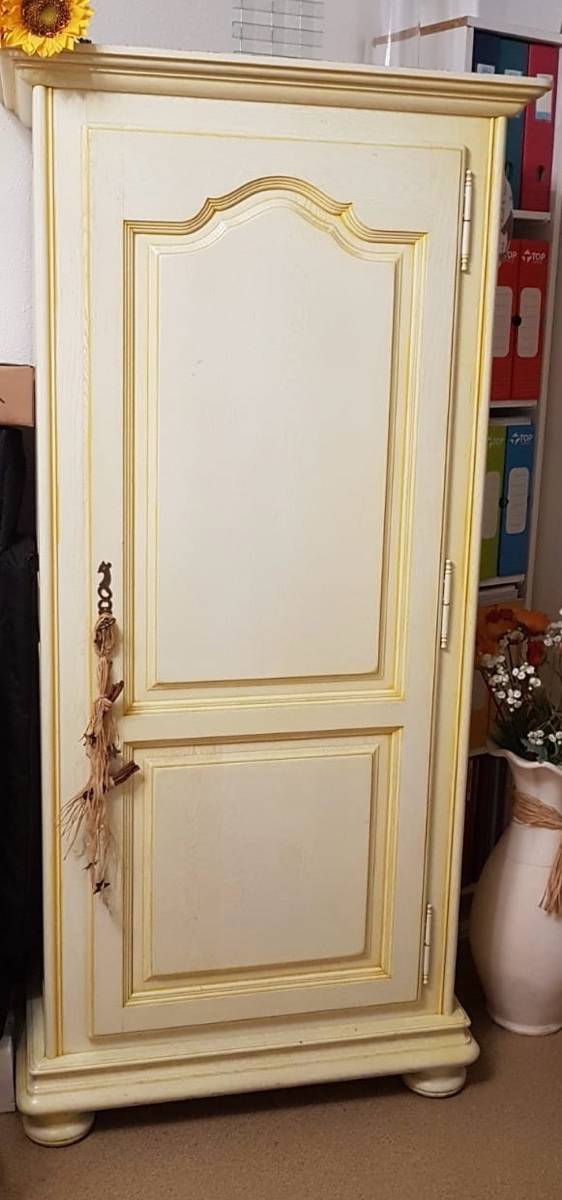 Vends une bonnetière bois massif