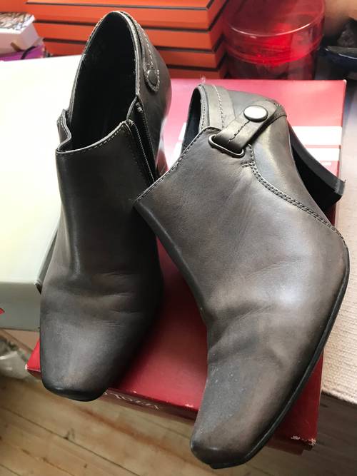 Vends low boots en cuir gris pointure 37