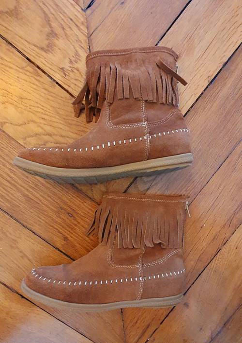 Vends Boots à franges en cuir daim, coloris camel, pointure 35