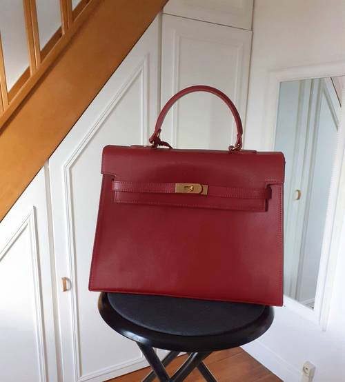 Vends très beau sac à main en cuir bordeaux