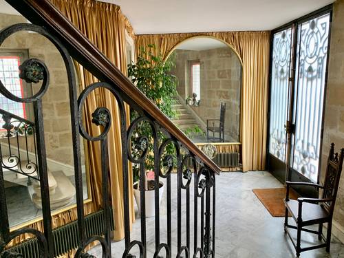 Vends BORDEAUX Primerose Bel Hôtel Particulier de 425m² avec Jardin et stationnement voitures