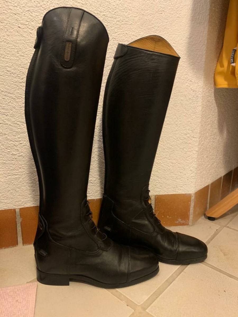 Vends Bottes de cavalière compétition, cuir noir, taille 40S, neuves