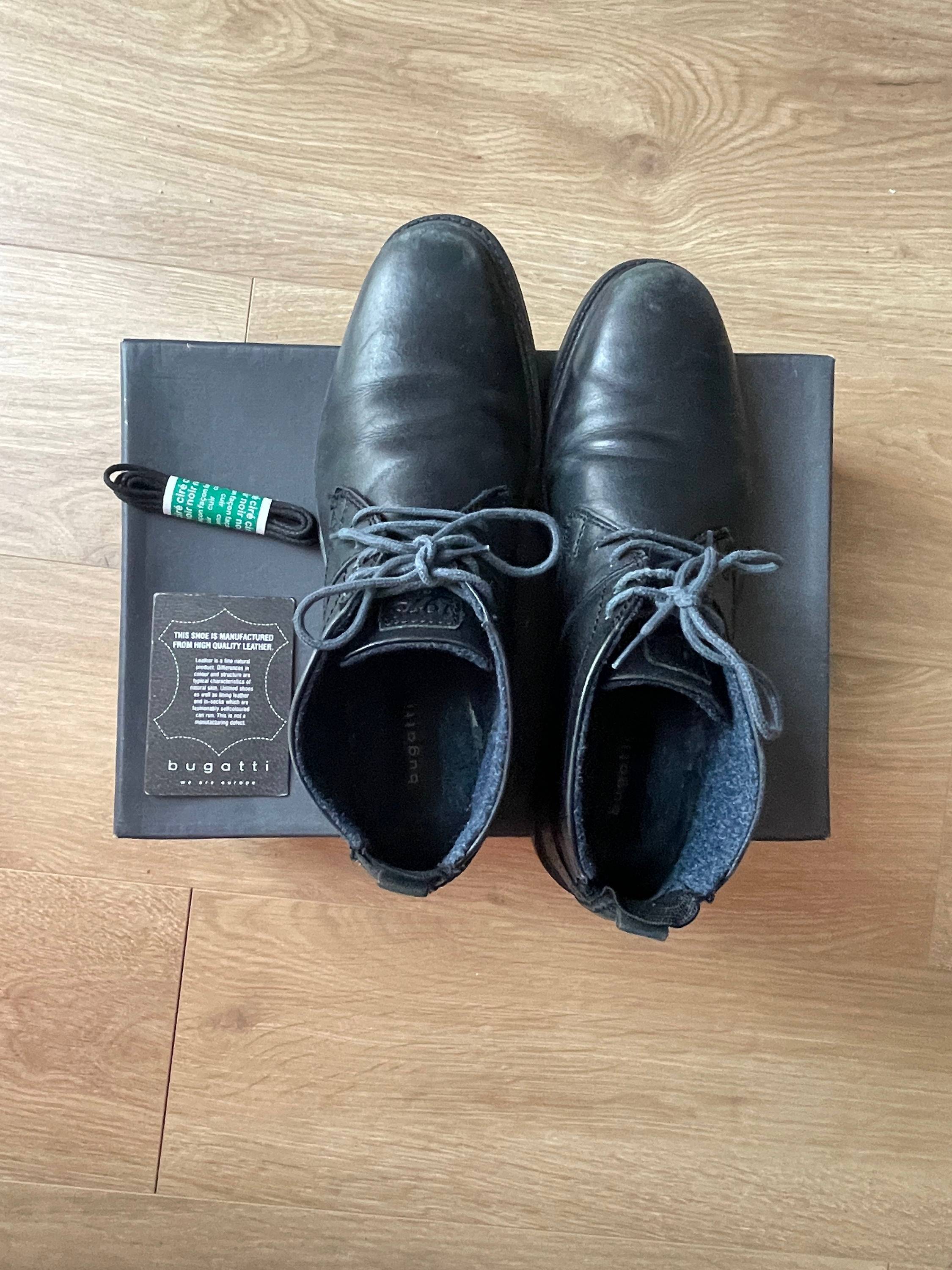 Vends bottines en cuir noir Bugatti - Pointure 42