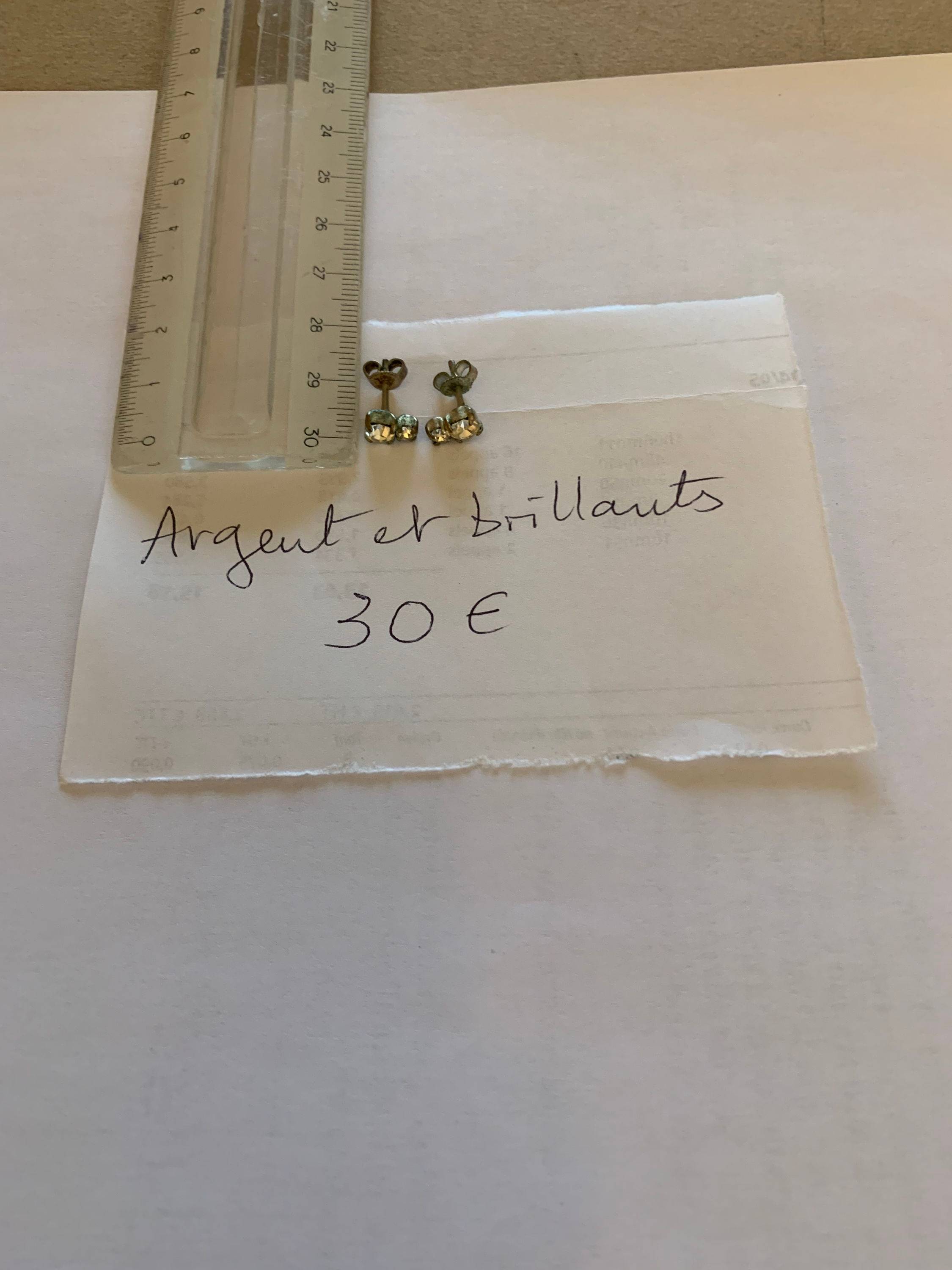 Vends boucles d’oreilles anciennes en argent et brillants (oreilles percées)