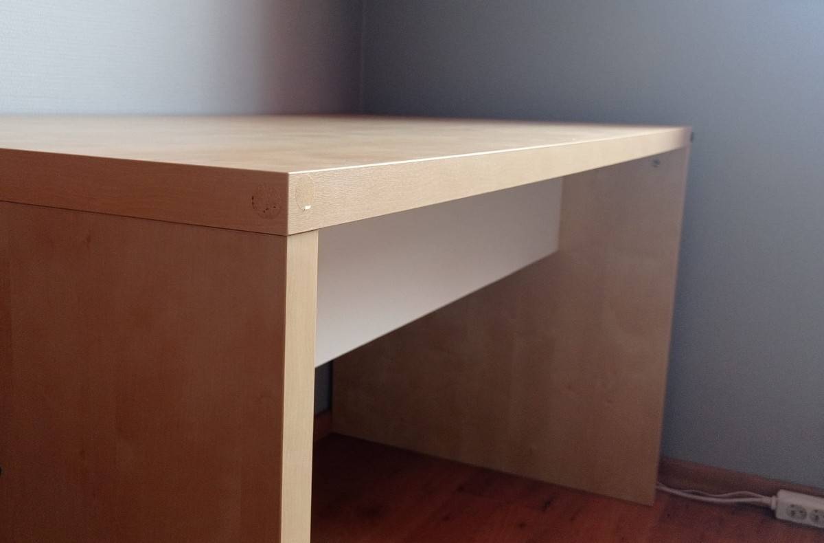 Vends bureau ikea, bon état, L : 140cm l’: 75cm, H : 75,5cm. 30€