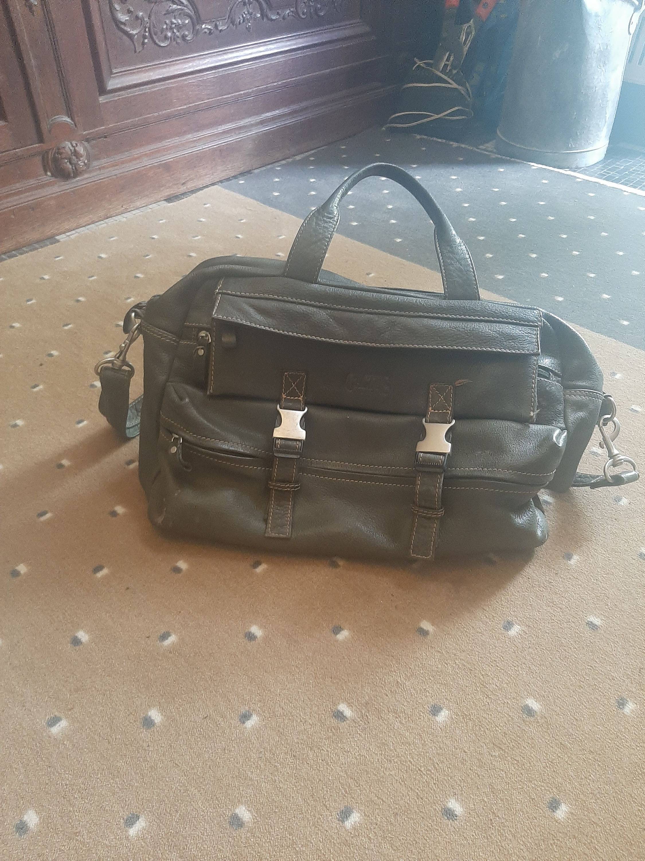 Vends sac cabas cuir vert