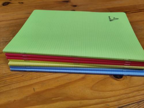 Vends lot de 7 cahiers Clairefontaine neufs, 24x32 96 pages, petits carreaux