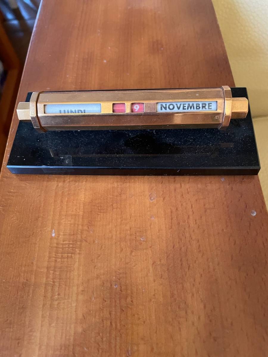Vends un calendrier journalier de bureau
